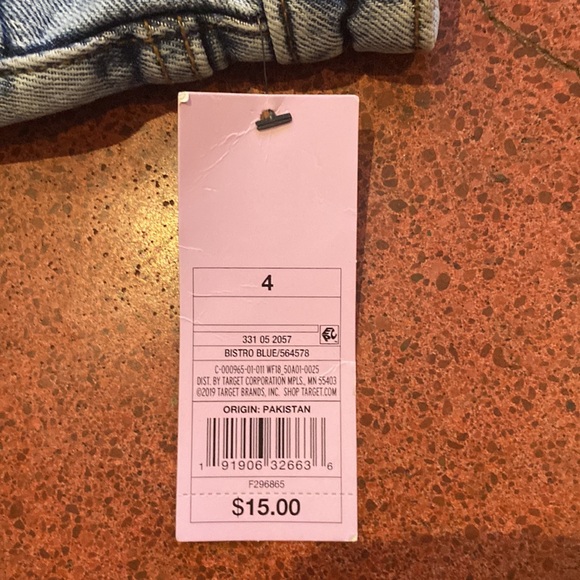 Dark wash denim shorts wild fable size 4 - Picture 2 of 4